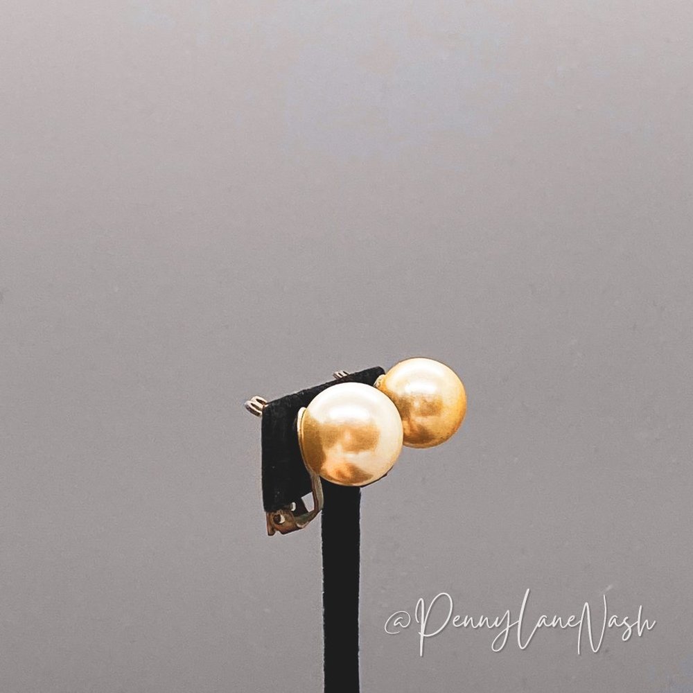 Vintage Single Off White Pearl Stud Earrings - Picture 3 of 8